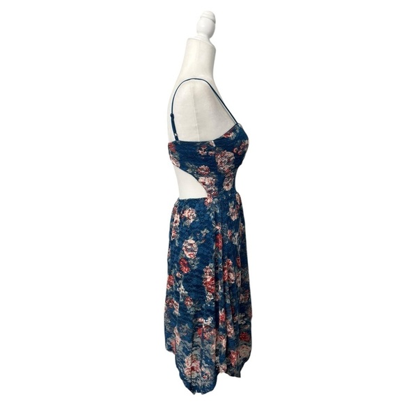 Almost Famous Blue Floral Sleeveless Shark-Bite Dress With Open Back - Small - Picture 6 of 12